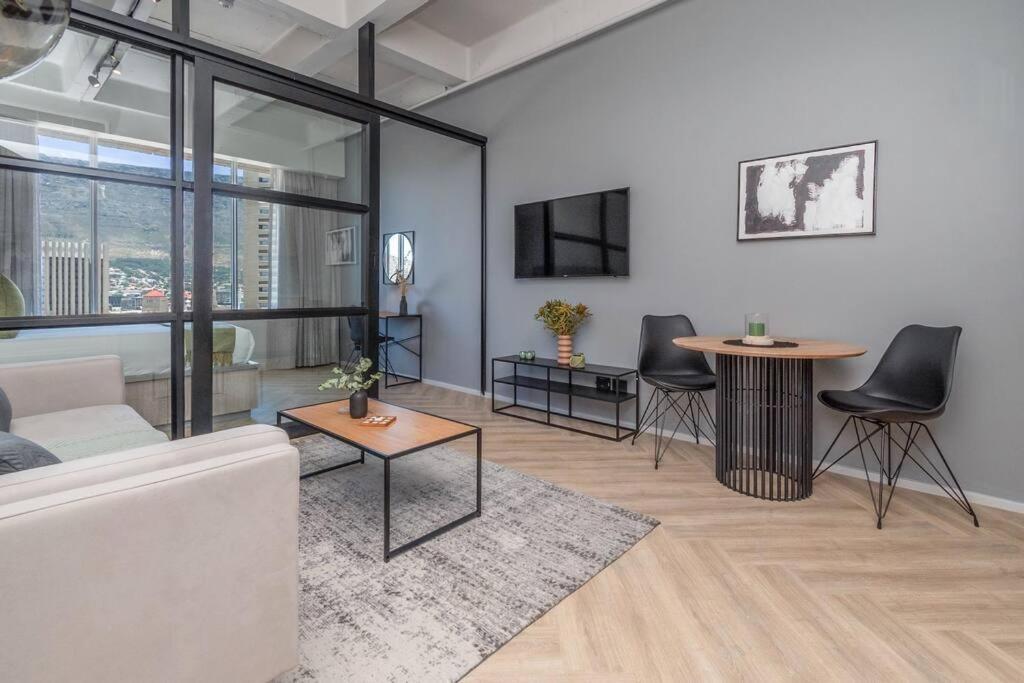 Spacious One Bed Le Cap